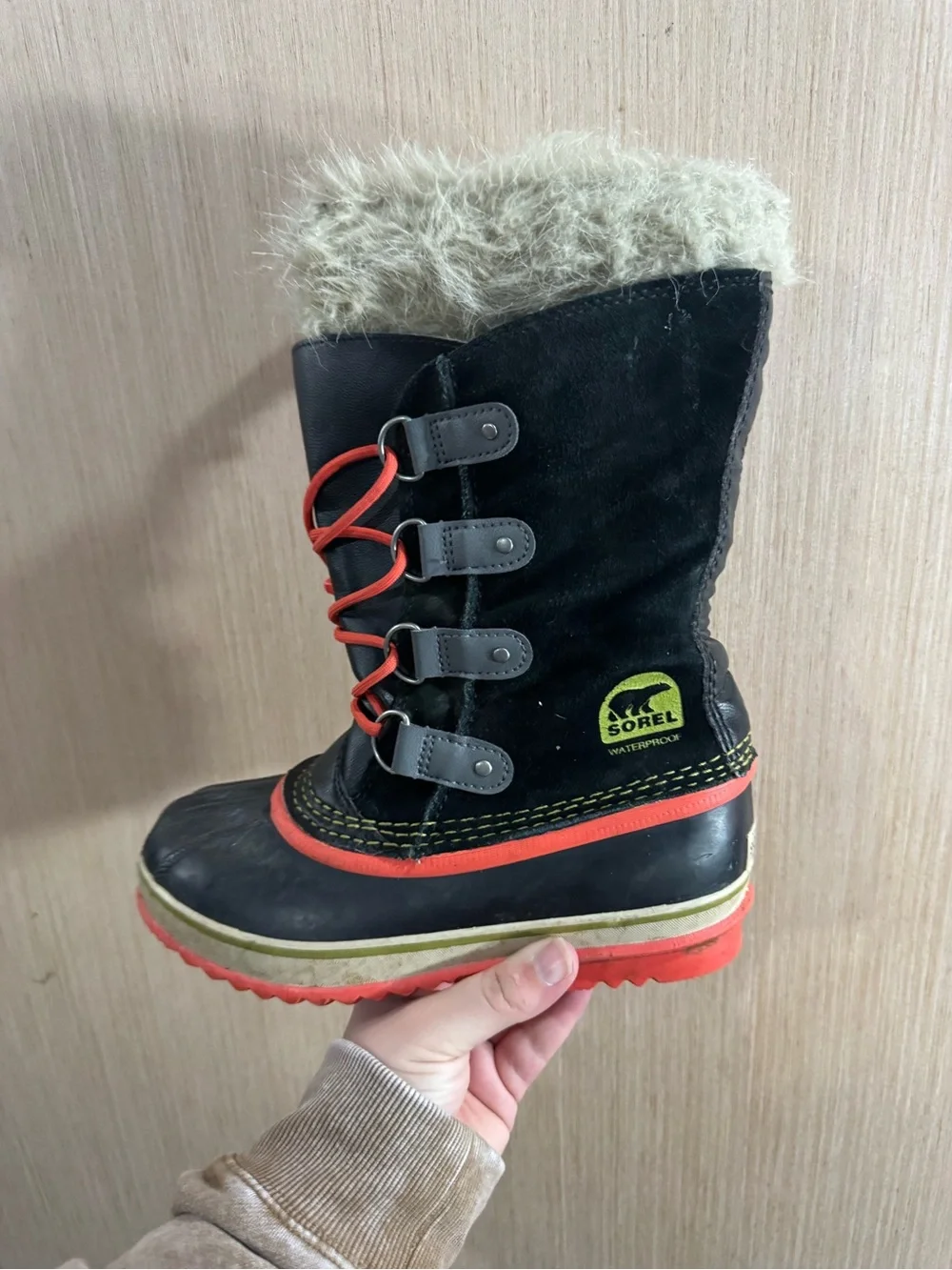 Women’s Sorel Black and Salmon Pink Snow Boots with Faux Fur Trim Size 6